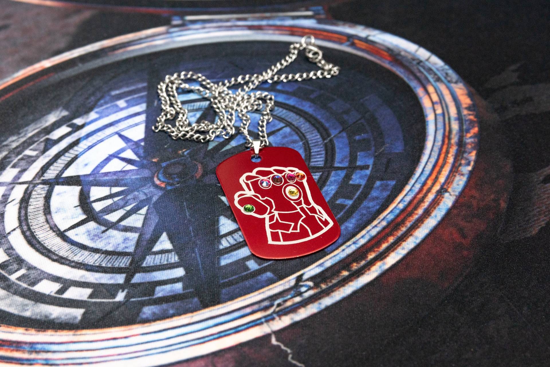 Infinity Gauntlet Dog Tag Inkl. Swarovski Kristallen Infinity Gauntlet Dog Tag Inkl. Swarovski Kristallen von StevensLaserstudio