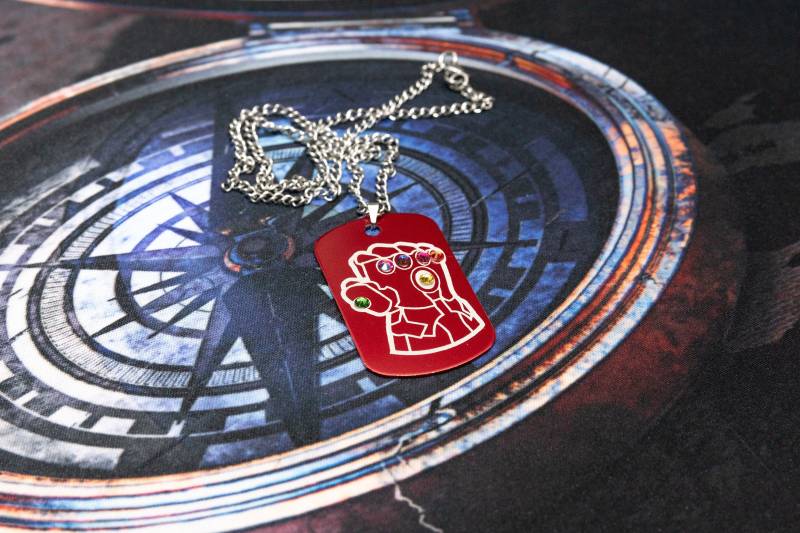 Infinity Gauntlet Dog Tag Inkl. Swarovski Kristallen Infinity Gauntlet Dog Tag Inkl. Swarovski Kristallen von StevensLaserstudio