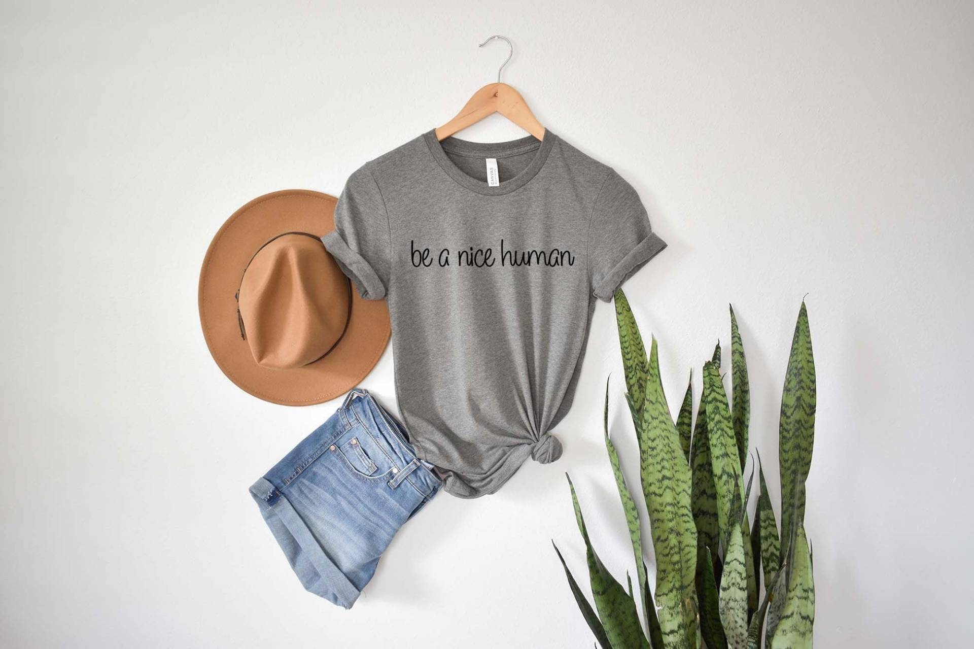 Sei Ein Schöner Mensch Tshirt | Netter Freundlich Zu Allen Arten Alles Liebe Unisex-Shirt Frauen Shirt Herrenhemd Athletik Sei Ein Schöner Mensch Tshirt | Netter Freundlich Zu Allen Arten Alles Liebe Unisex-Shirt Frauen Shirt Herrenhemd Athletik von SteviesDesignStudio