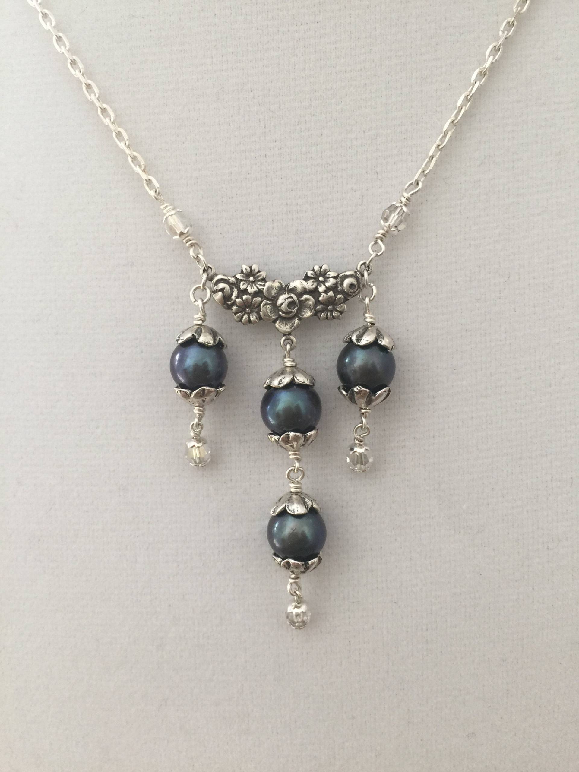 Süßwasser Runde Pfau Farbe Perlen Und Swarovski-Kristallen Auf Schwere Kabelkette in Allen Sterling Silber. 18" L Mit Einem 2 " Tropfen Süßwasser Runde Pfau Farbe Perlen Und Swarovski-Kristallen Auf Schwere Kabelkette in Allen Sterling Silber. 18" L Mit Einem 2 " Tropfen von StewartsofCalifornia