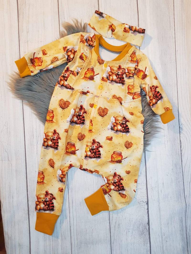 Romper Mit Rüschen "Honigfreunde" Größe 62 | Handmade Selbstgenäht Strampler Mädchen Tiger Bär Honig Honigbär von StichUndSchere