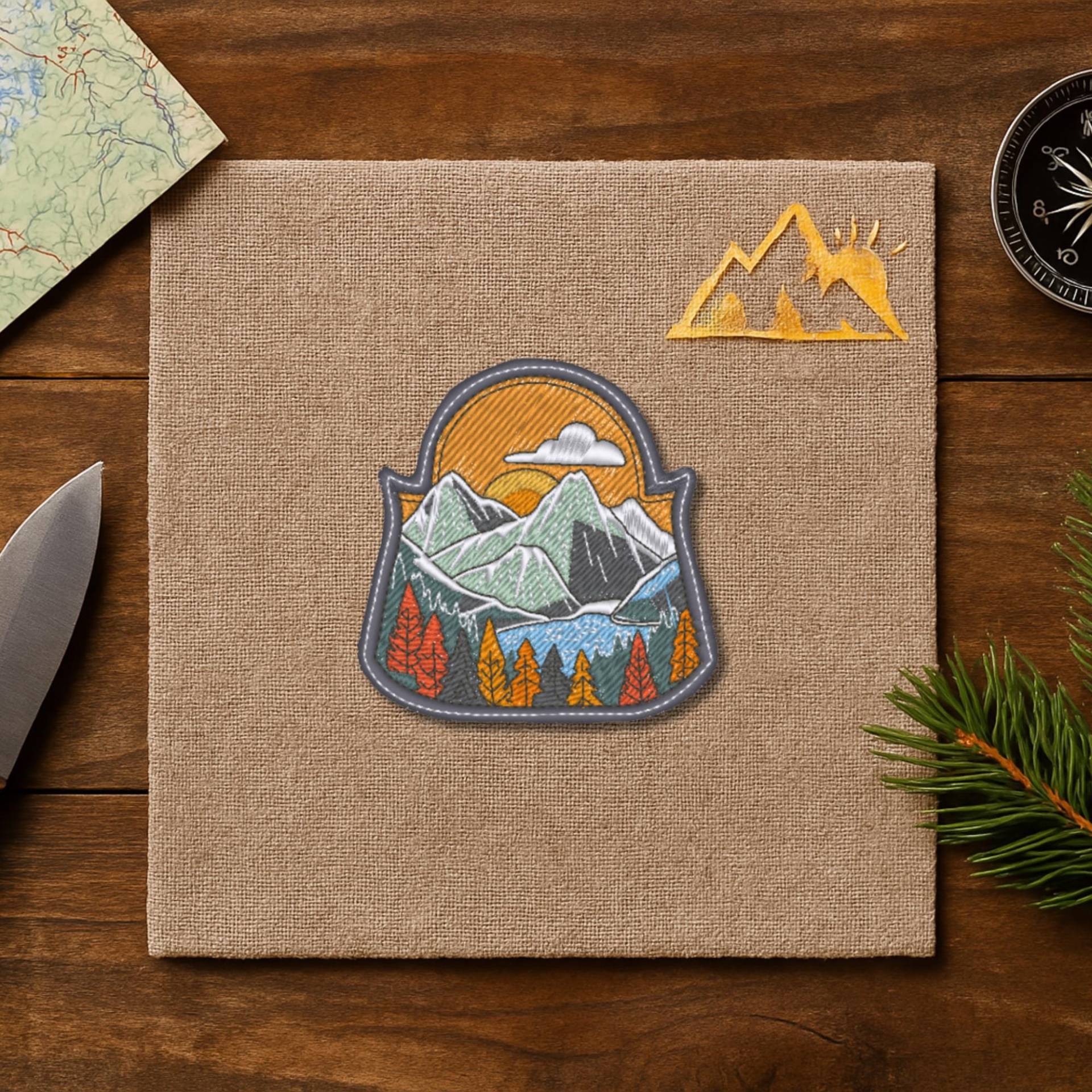 Berge Aufnäher - Bestickter Outdoor Mit Sonnenuntergang, Herbstwald, Bergsilhouette, Multicolor von Stichfee