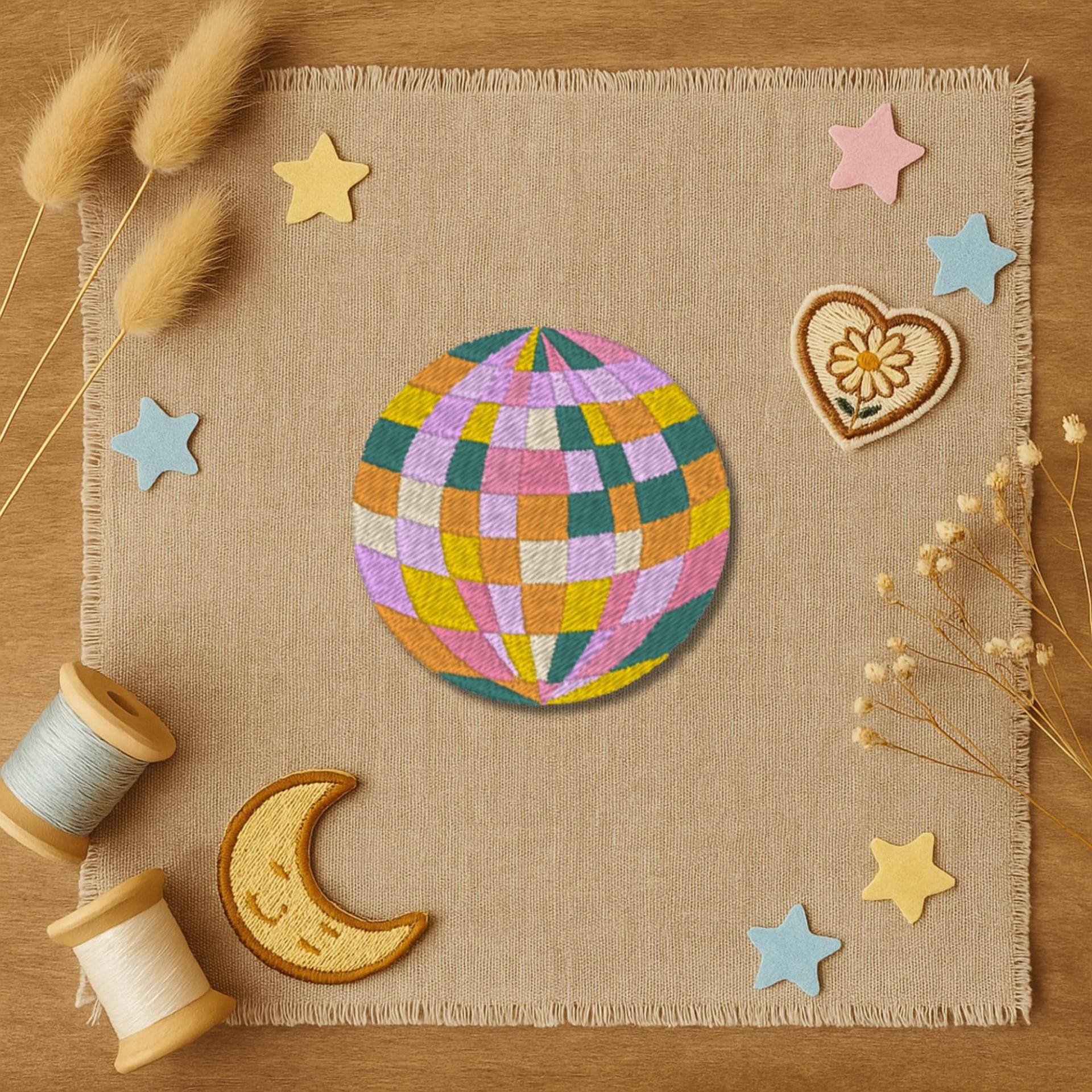 Disco Kugel Aufnäher Bunt & Retro | 6 cm Stickpatch Disco Kugel Aufnäher Bunt & Retro | 6 cm Stickpatch von Stichfee