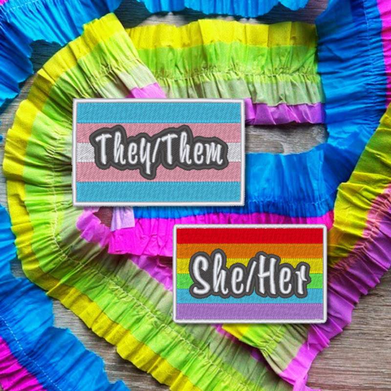 Pride Flagge Mit Pronomen - Bestickter Lgbtq+ Aufnäher | Wähle Deine Oder Gestalte Eigene von Stichfee