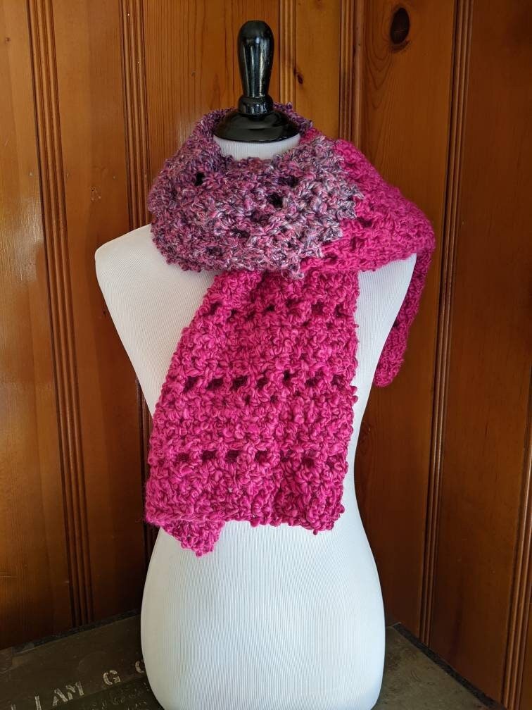 Silky Twist Hand Gehäkelte Color Block Schal - Pink Und Lila Stilvolles Accessoire Silky Twist Hand Gehäkelte Color Block Schal - Pink Und Lila Stilvolles Accessoire von StickStitches