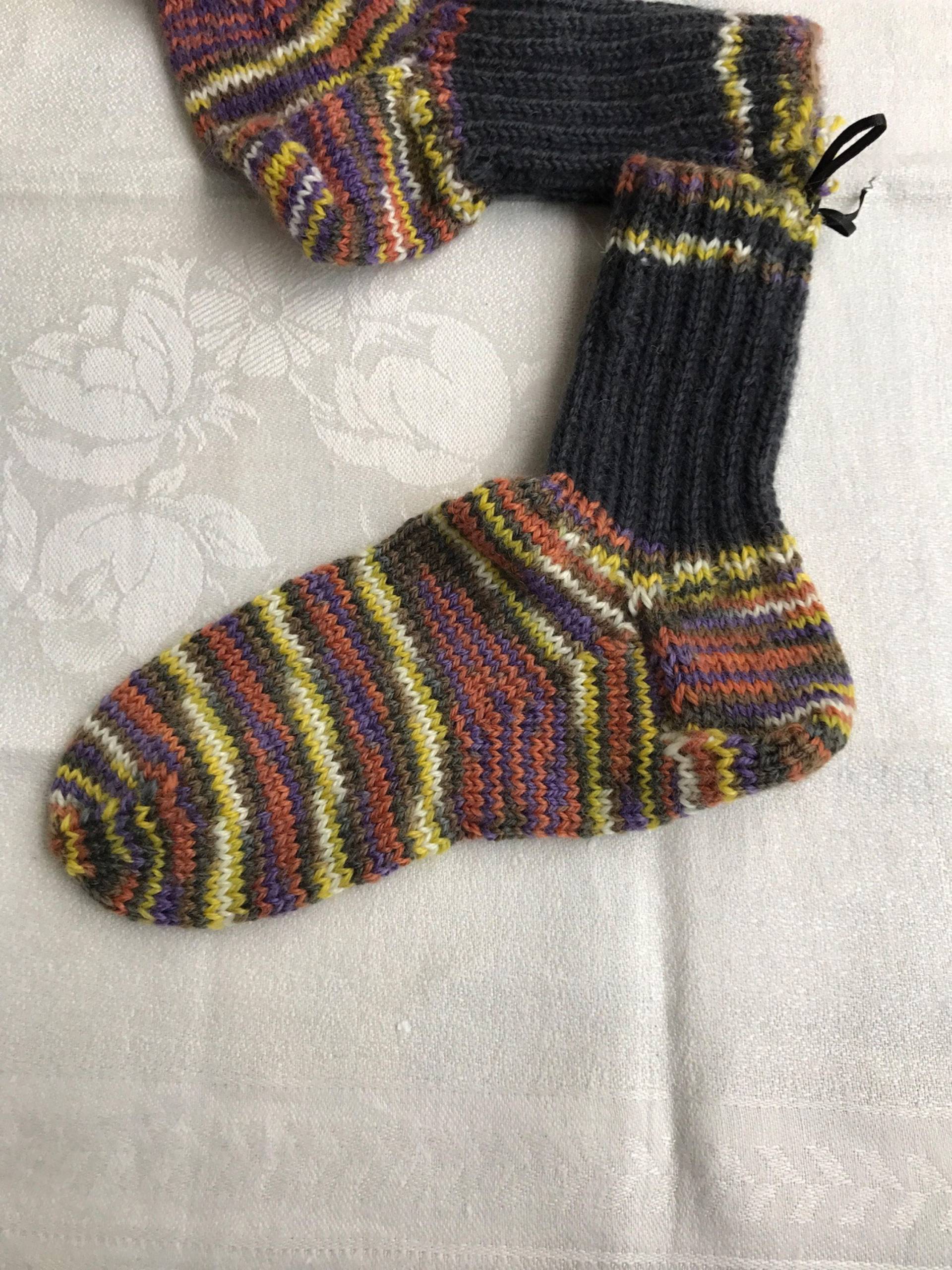 Exklusive Handgestrickte Socken von Stickelina