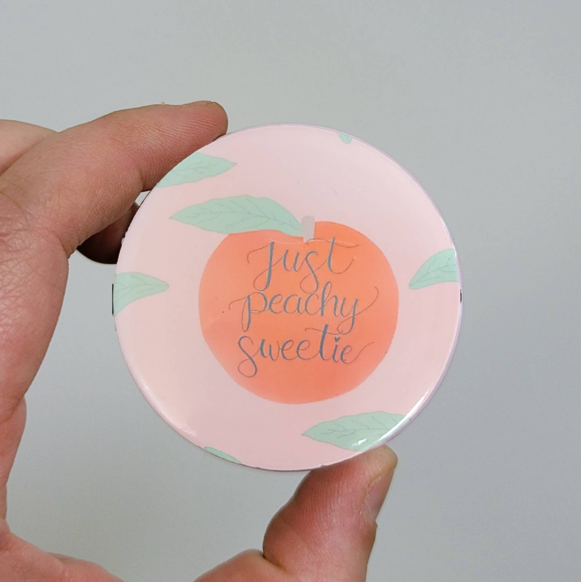 Nur Pfirsich Sweetie 2, 25 in Knopf Pin/Layla Blüten Stickersandmorebylb von StickersandMorebyLB