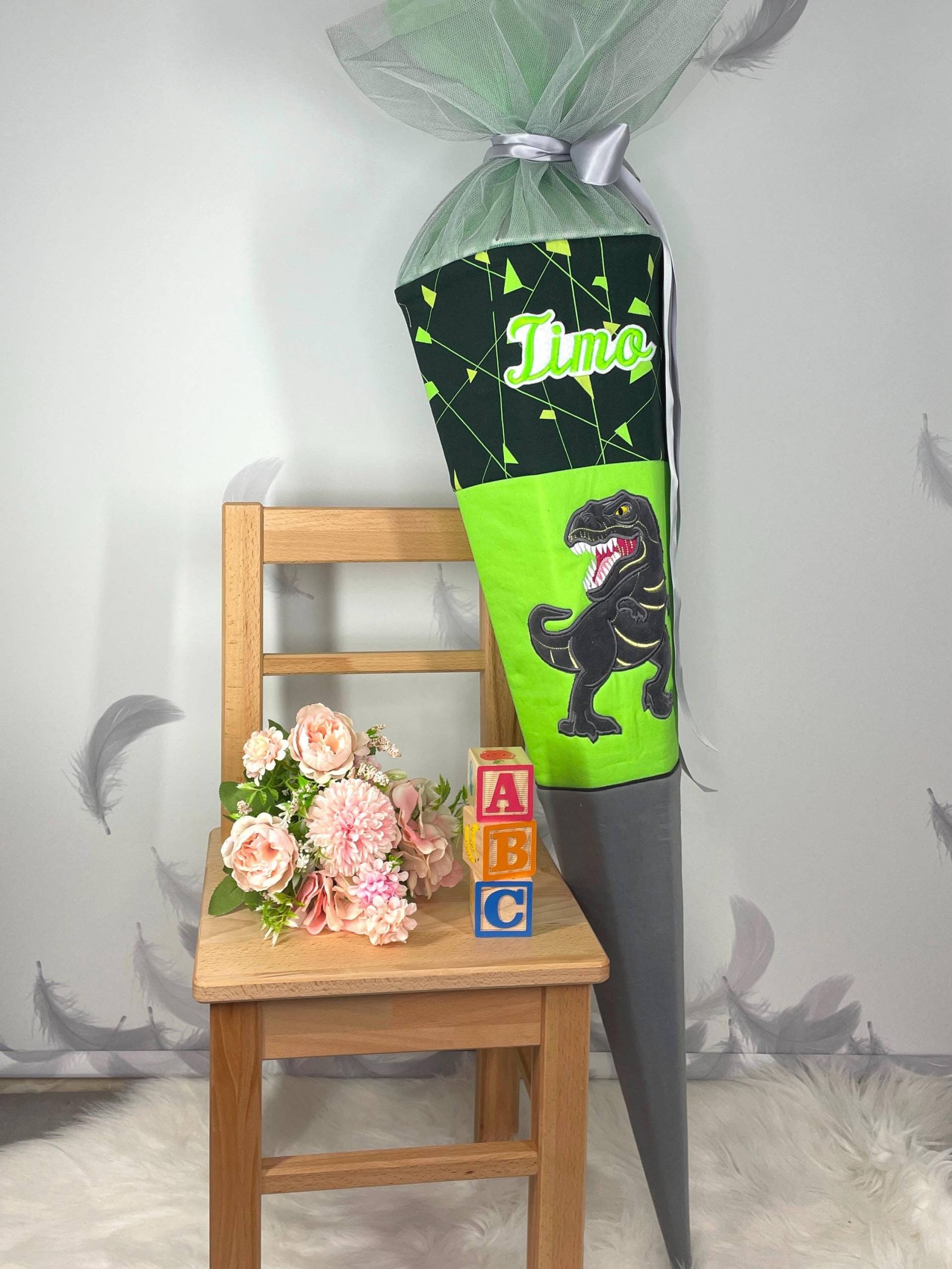 Schultüte Grün Dino Mit Namen von StickmanufakturDE