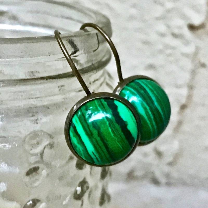 Handgefertigte Bronze Ohrringe 12 Mm Runder Malachit Edelstein von SticksnStonesCoByKat