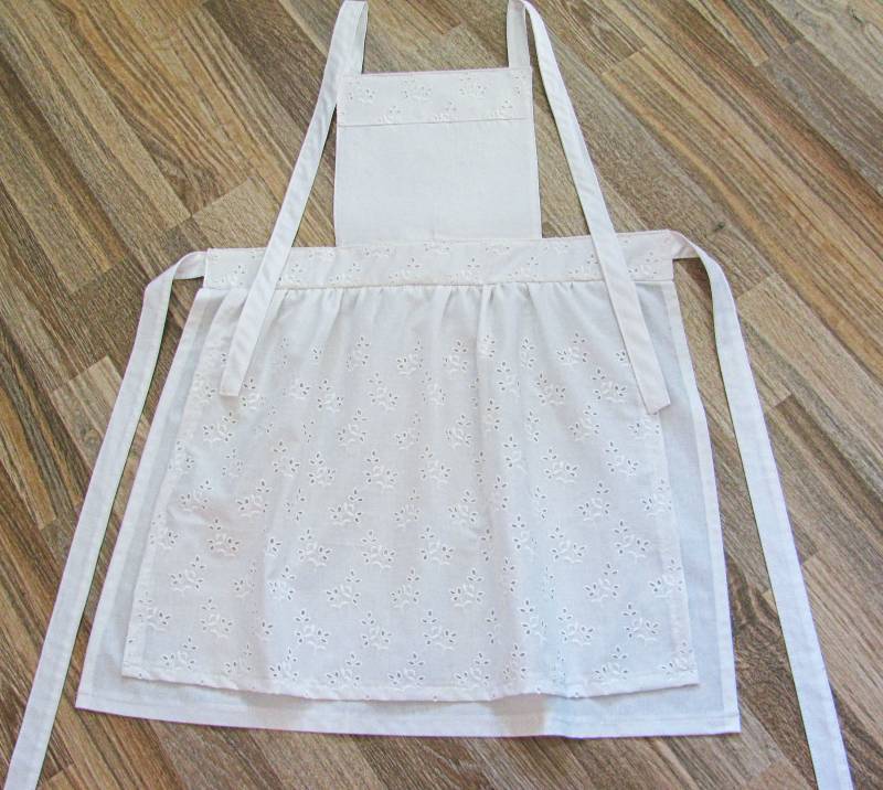 Kinderschürze Komplett in Weiß/Baumwolle Personalisierung Möglich Bestellbar Gr. 122 Bis 152 von StickstudioMarlen