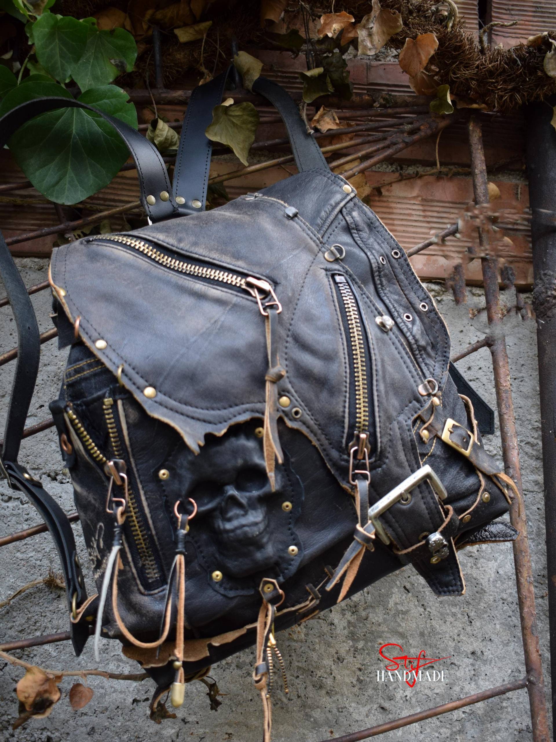High-End Handgefertigte Leder & Denim Rucksack Art Ranzen Rock Schädel Metall Motorrad Vintage Retro Rubbed Ästhetik von StifHandmade