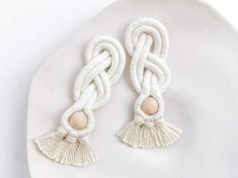 Follow Throughs - Braut Handgemachte Geschenkidee Knoten Ohrringe Stil Works Studio von StilWorksStudio