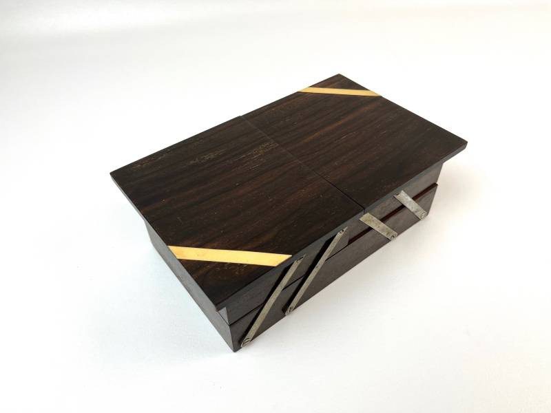 Rare Avantgarde Art Deco Bauhaus Wooden Foldable Jewelry Box France 1930 von StilelementeGALLERY