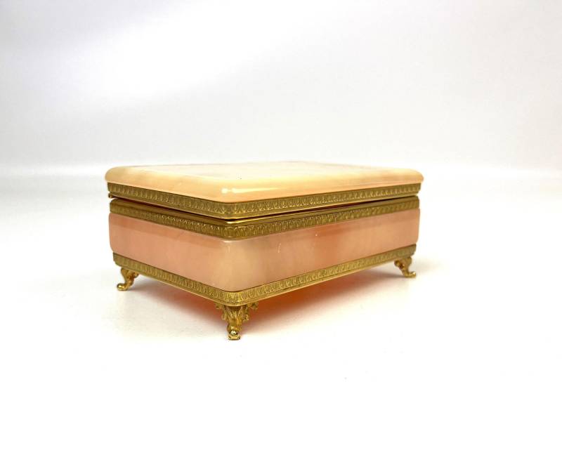 Rare Original Mid Century Alabaster Gilded Metal Hollywood Regency Jewelry Box By Cerri Nestore von StilelementeGALLERY