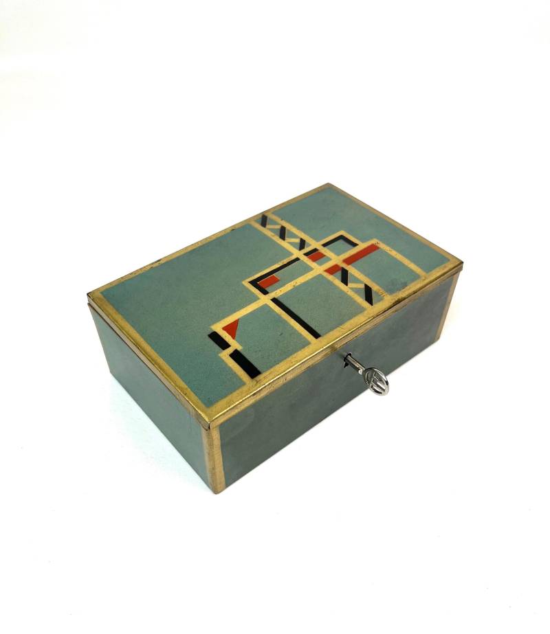 Very Rare Antique Original Bauhaus Suprematism Cubist Money Jewelry Box 1920 With Key Very Rare Antique Original Bauhaus Suprematism Cubist Money Jewelry Box 1920 With Key von StilelementeGALLERY