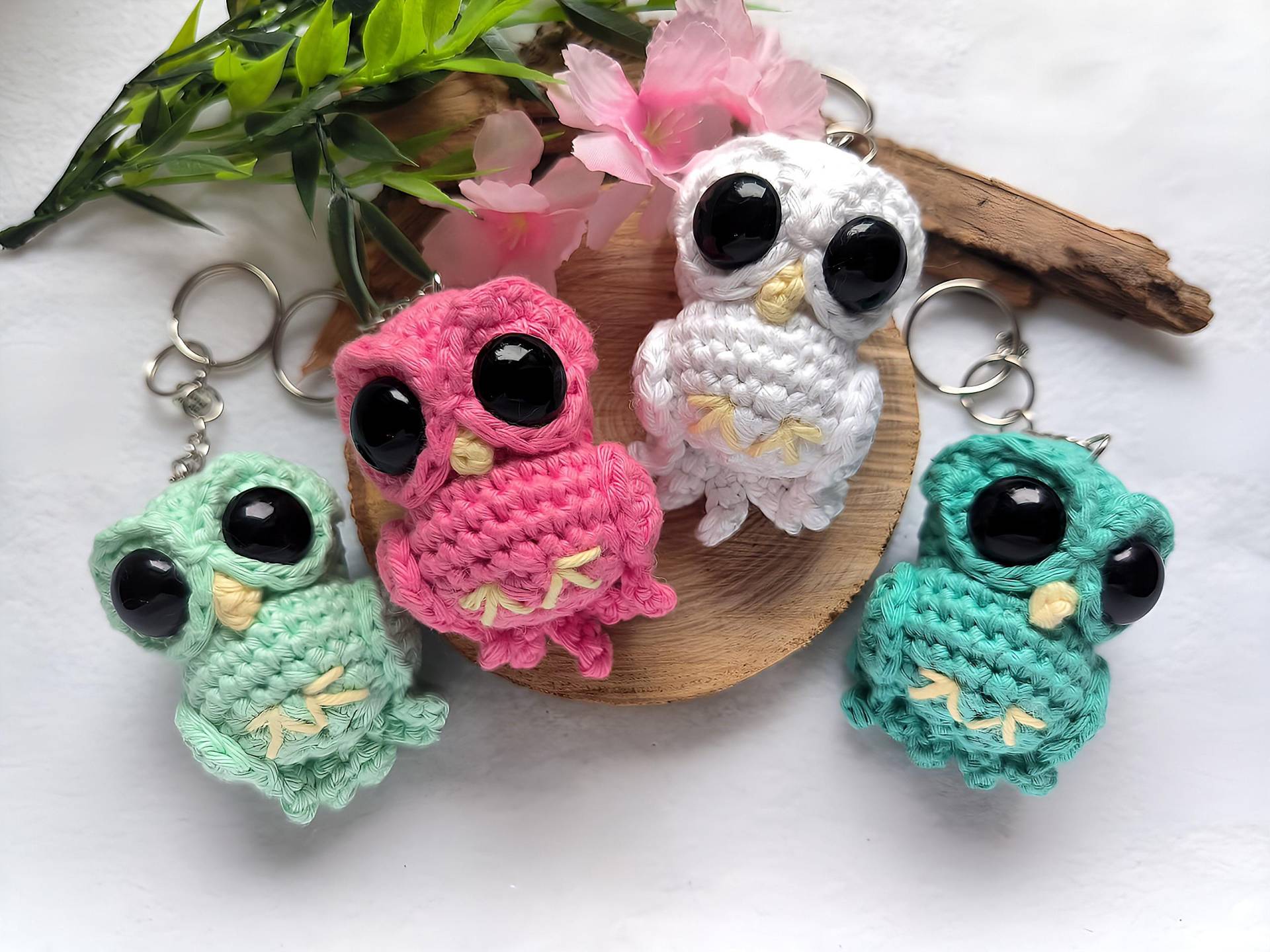 Eulchen 7 cm || Gehäkelte Eule | Handgefertigt Anhänger Schlüsselanhänger Taschenbaumler Geschenk Glücksbringer Taschendeko von StitchArtBySvenja