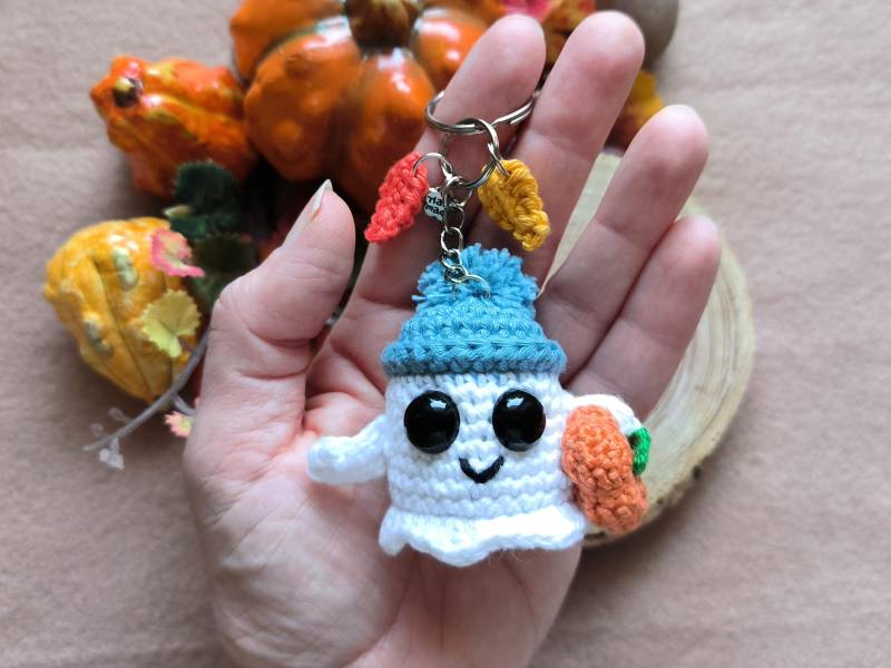 Kleiner Gehäkelter Geist || Handgefertigt | Anhänger Schlüsselanhänger Taschenbaumler Geschenk Glücksbringer Taschendeko von StitchArtBySvenja
