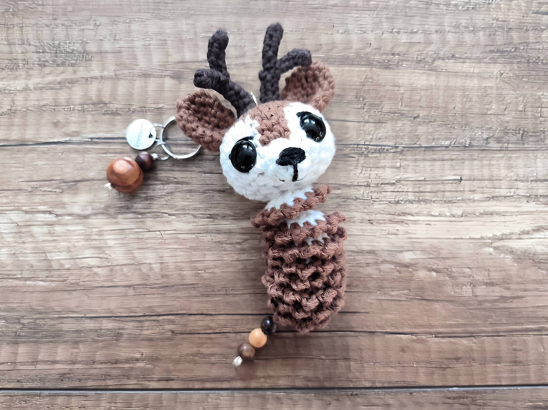 Ranya || Gehäkeltes Reh Glückswürmchen | Handgefertigt Anhänger Schlüsselanhänger Taschenbaumler Geschenk Glücksbringer von StitchArtBySvenja