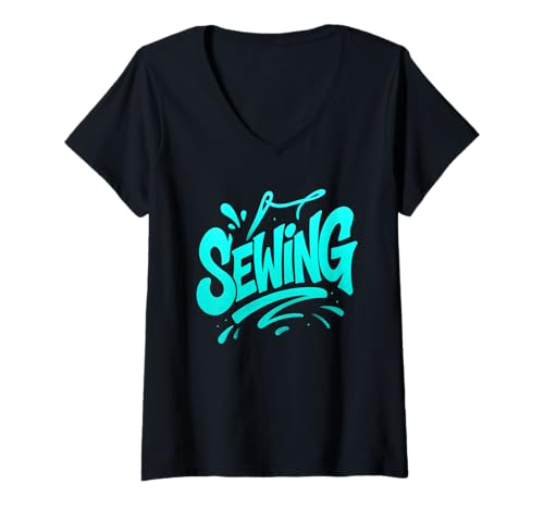 Damen Sewing Graffiti Street Art Schriftzug T-Shirt mit V-Ausschnitt Damen Sewing Graffiti Street Art Schriftzug T-Shirt mit V-Ausschnitt von StitchStreet