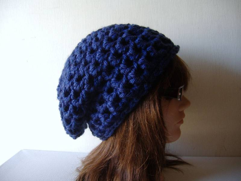 Chunky Crochet Slouch Beanie Marineblaue Wintermütze Chunky Crochet Slouch Beanie Marineblaue Wintermütze von StitchedByKimmie