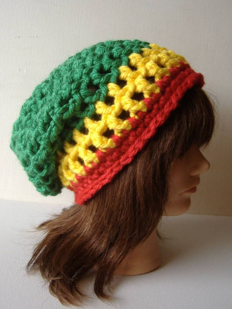 Gehäkelte Rasta Slouchy Mütze Rot, Gold, Und Grün Tam Gehäkelte Rasta Slouchy Mütze Rot, Gold, Und Grün Tam von StitchedByKimmie