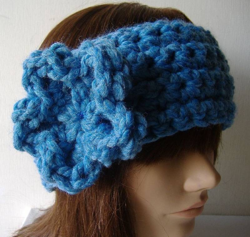 Gehäkelter Ohrenwärmer Himmelblaues Blumen Haarband Gehäkelter Ohrenwärmer Himmelblaues Blumen Haarband von StitchedByKimmie