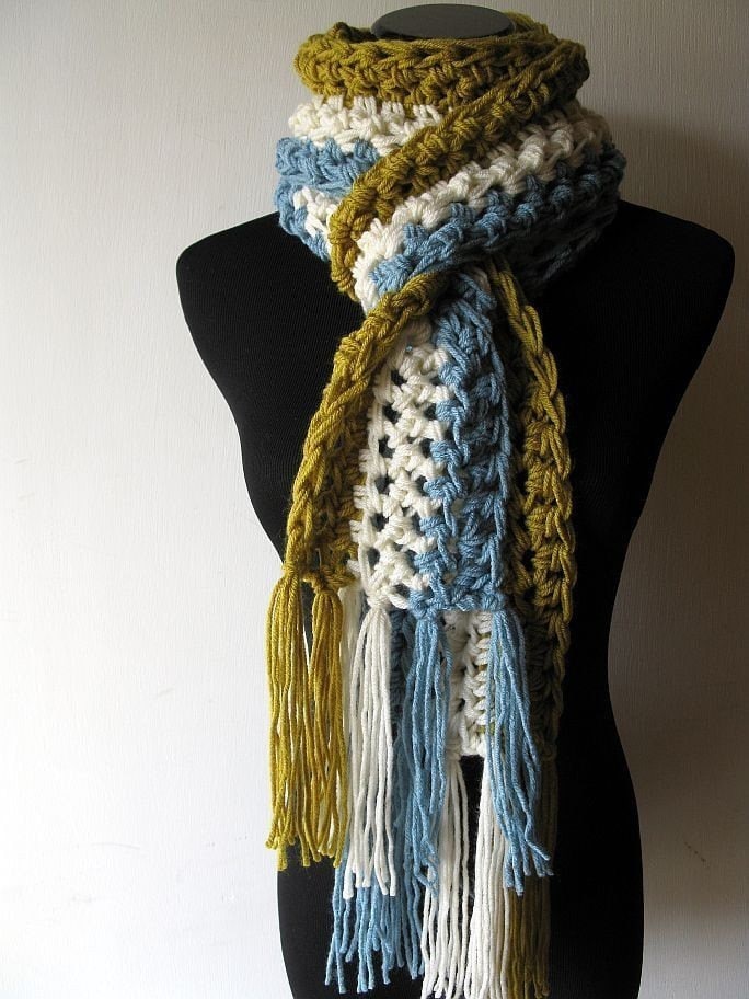 Handgemachter Grobstrick Häkelschal Lemongrass, Weiß & Blau Gestreifter Boho Schal Handgemachter Grobstrick Häkelschal Lemongrass, Weiß & Blau Gestreifter Boho Schal von StitchedByKimmie