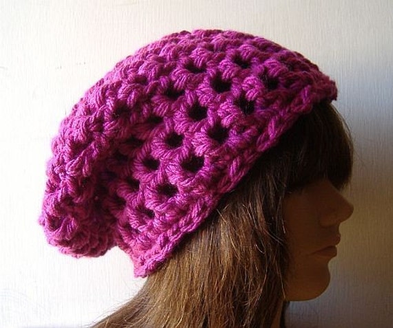Magenta Crochet Slouch Beanie Wintermütze Aus Winterwolle Magenta Crochet Slouch Beanie Wintermütze Aus Winterwolle von StitchedByKimmie