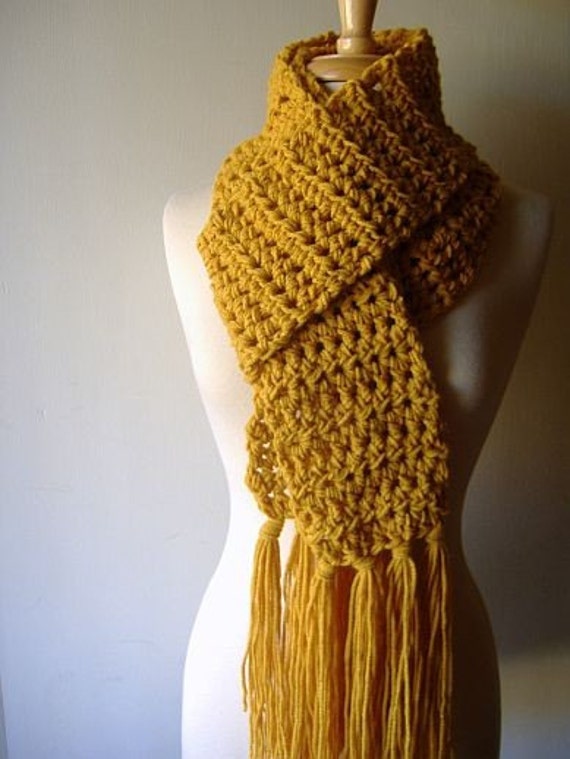 Porch Swing Schal in Marigold Gelb Dicke Grobstrick Fransen Wickeln von StitchedByKimmie