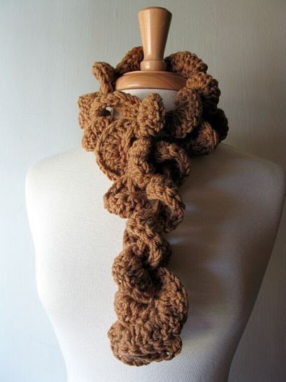Rüschen Schal in Caramel Braun Rüschen Schal in Caramel Braun von StitchedByKimmie