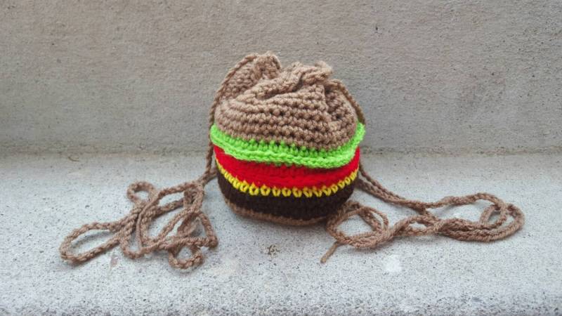 Gehäkelte Hamburger Geldbörse Gehäkelte Hamburger Geldbörse von StitchedByMaddie