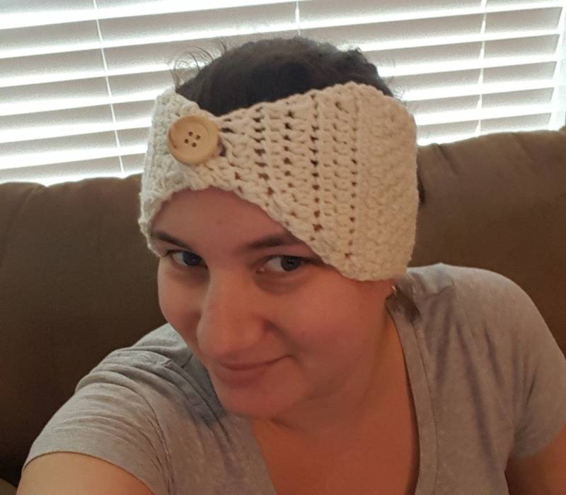 Ohrwärmer Stirnband Mit Holzknopf-Akzent Ohrwärmer Stirnband Mit Holzknopf-Akzent von StitchedBySovs