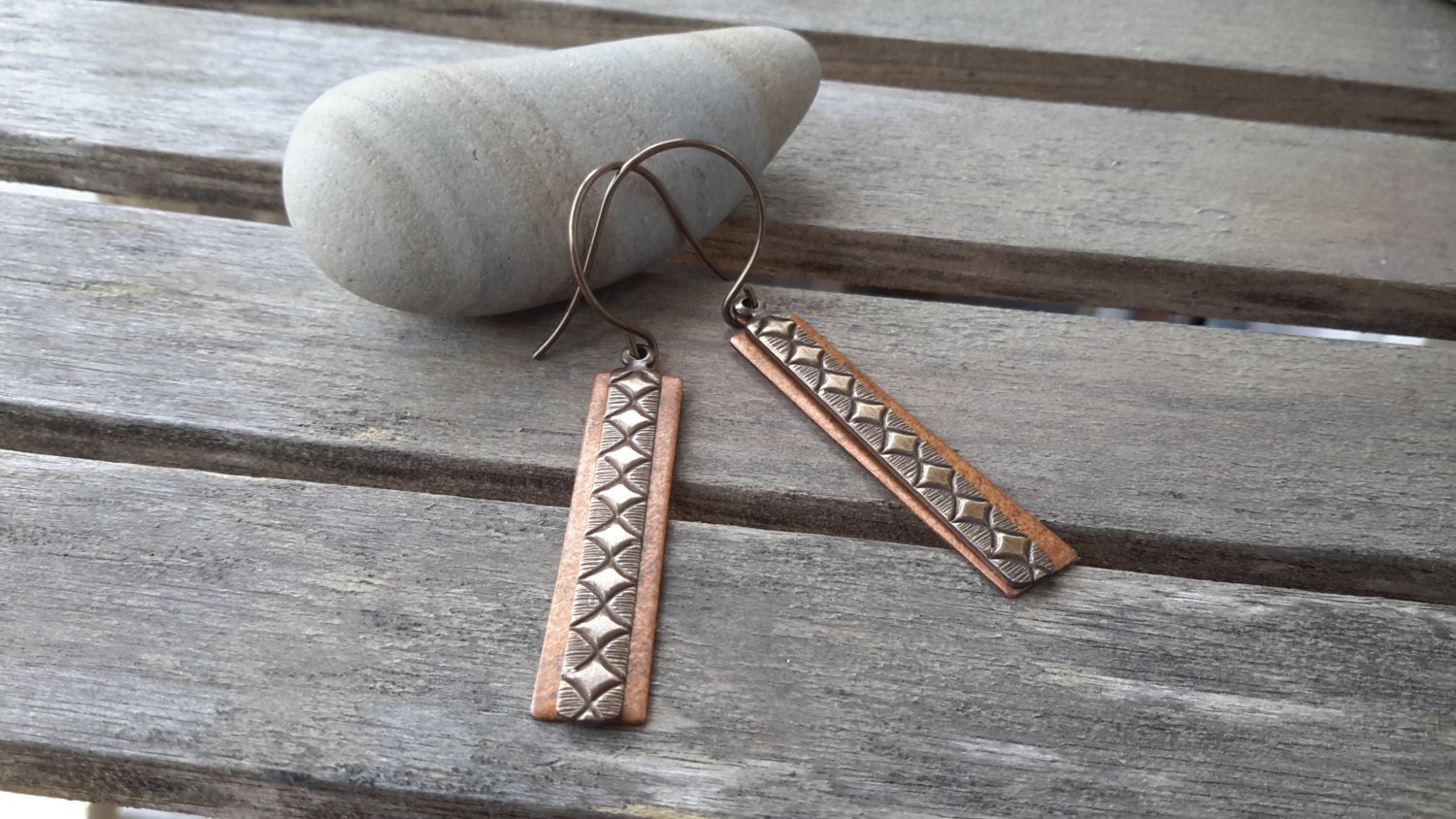 Gemischte Metallrechtecke | Raute Motiv Art Deco Ohrringe Lange Messing & Kupfer Ohrhänger Gemischte Metallrechtecke | Raute Motiv Art Deco Ohrringe Lange Messing & Kupfer Ohrhänger von Stitches2Stones