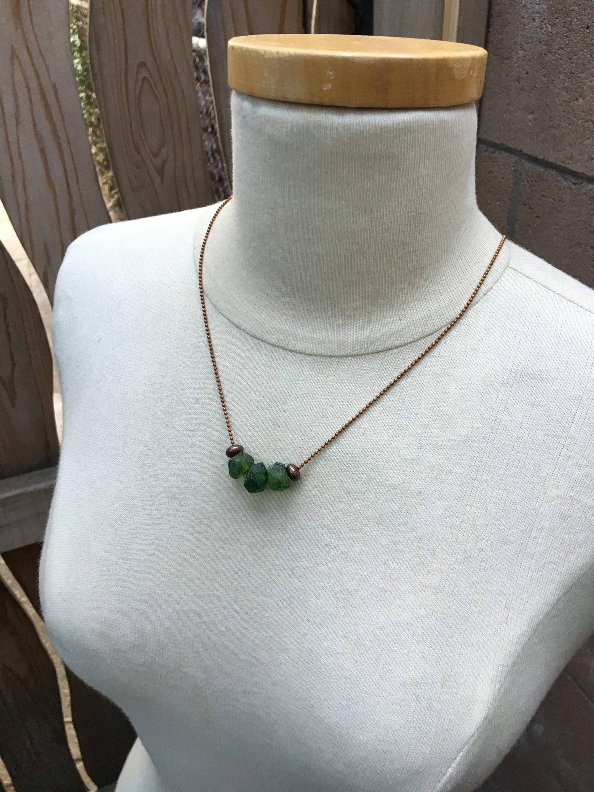 Kelly Green Recycelte Glas Halskette | Hellgrüne Glasperlen Aus Recyceltem An Kupferkugelkette Grüner Apfel Sweet Rock Candy von Stitches2Stones