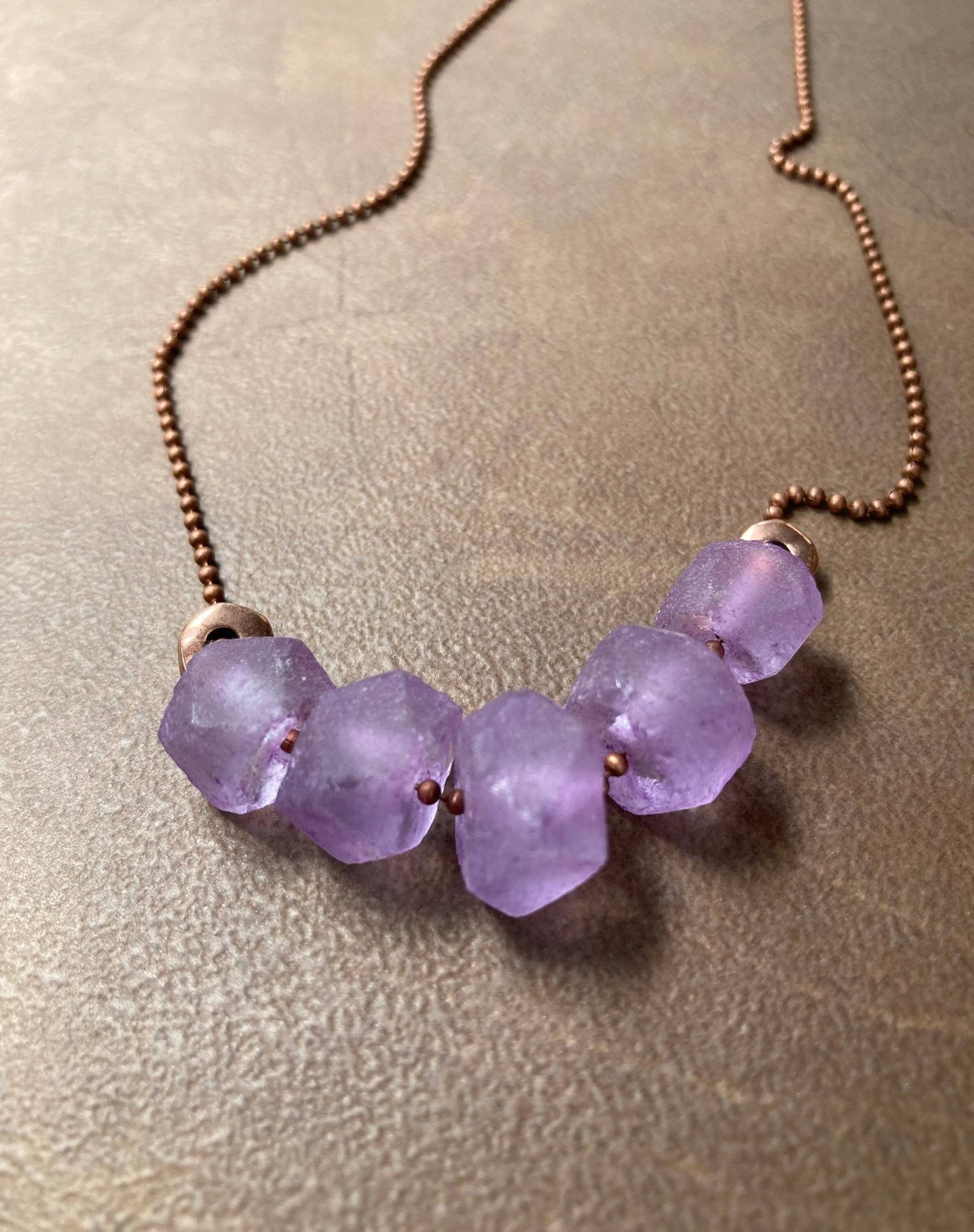 Lavendel Glas Halskette | Gefrostete Lila Glasperlen An Einer Antiken Kupfer-Kette von Stitches2Stones