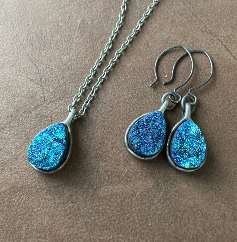 Pfauenblau Druzy Halskette & Ohrring Set | Funkelnder Tropfen Anhänger An Silberkette Kristall Geschenk Für Ihre Frauen Teens von Stitches2Stones