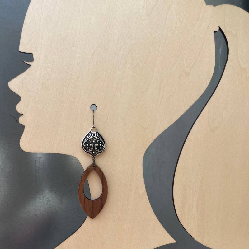 Retro Holz & Silber Teardrop | Casual Fun Funky Handcut Walnuss Und Metall Anhänger Antike Sterling Ochsen Drähte von Stitches2Stones