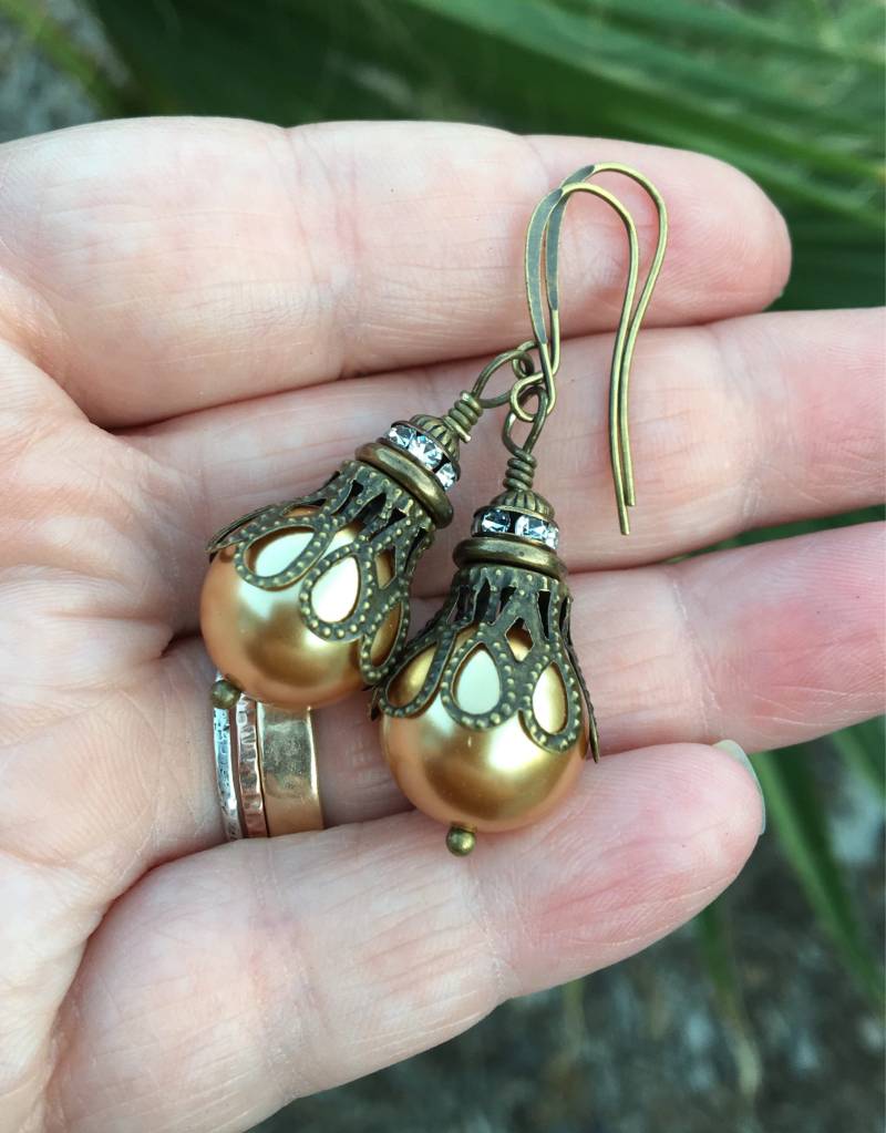 Vintage Braut Romanze Bronze & Gold Perlen Ohrringe | Messing Alt Retro Stil Filigran Kristall Strass Kleid Brautjungfern von Stitches2Stones