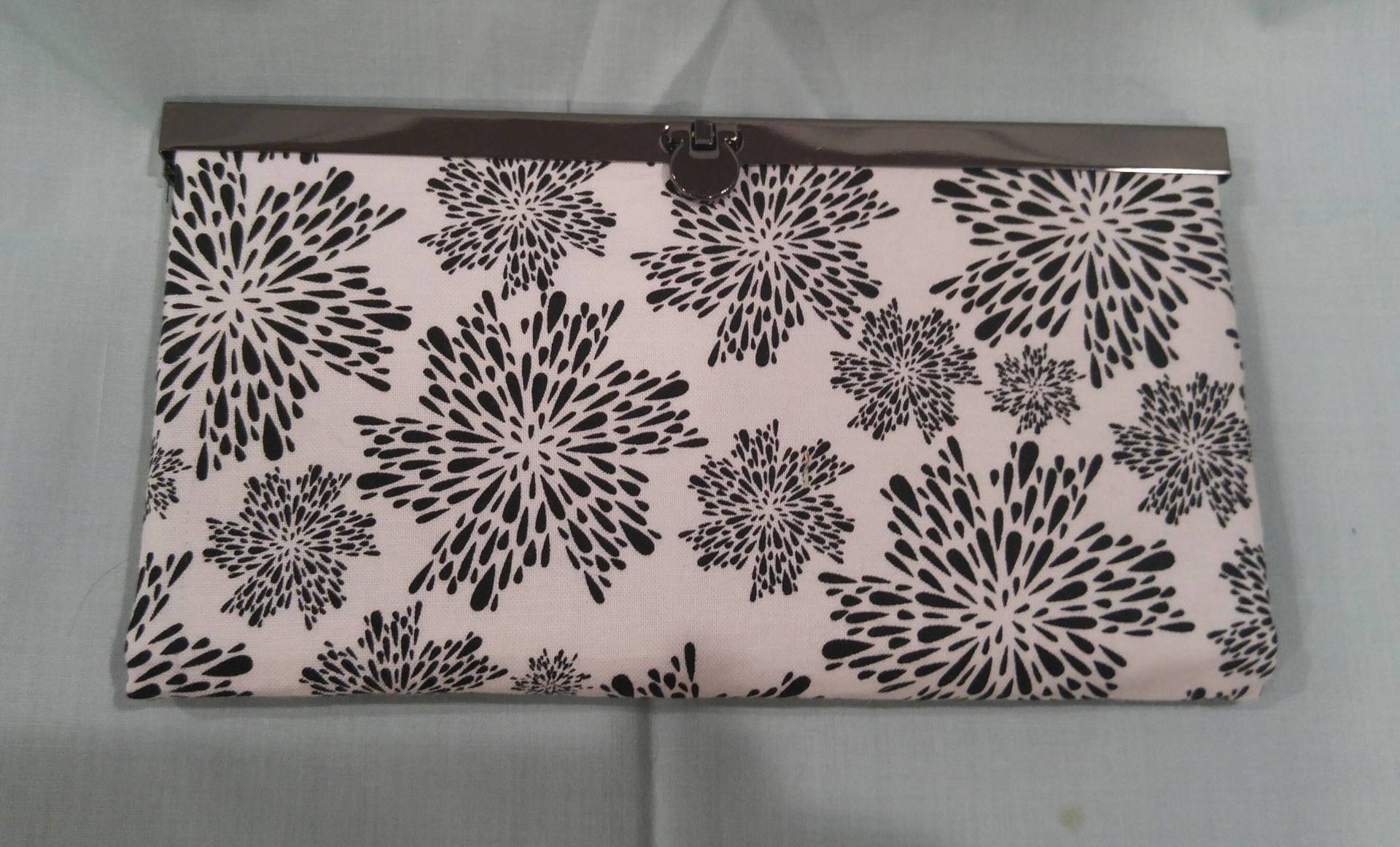 Diva Wallet Diva Wallet von StitchesbyTerriStore