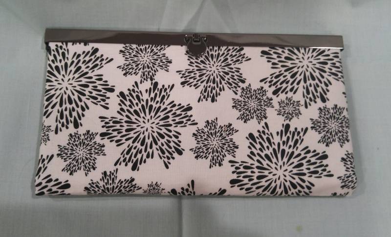 Diva Wallet Diva Wallet von StitchesbyTerriStore