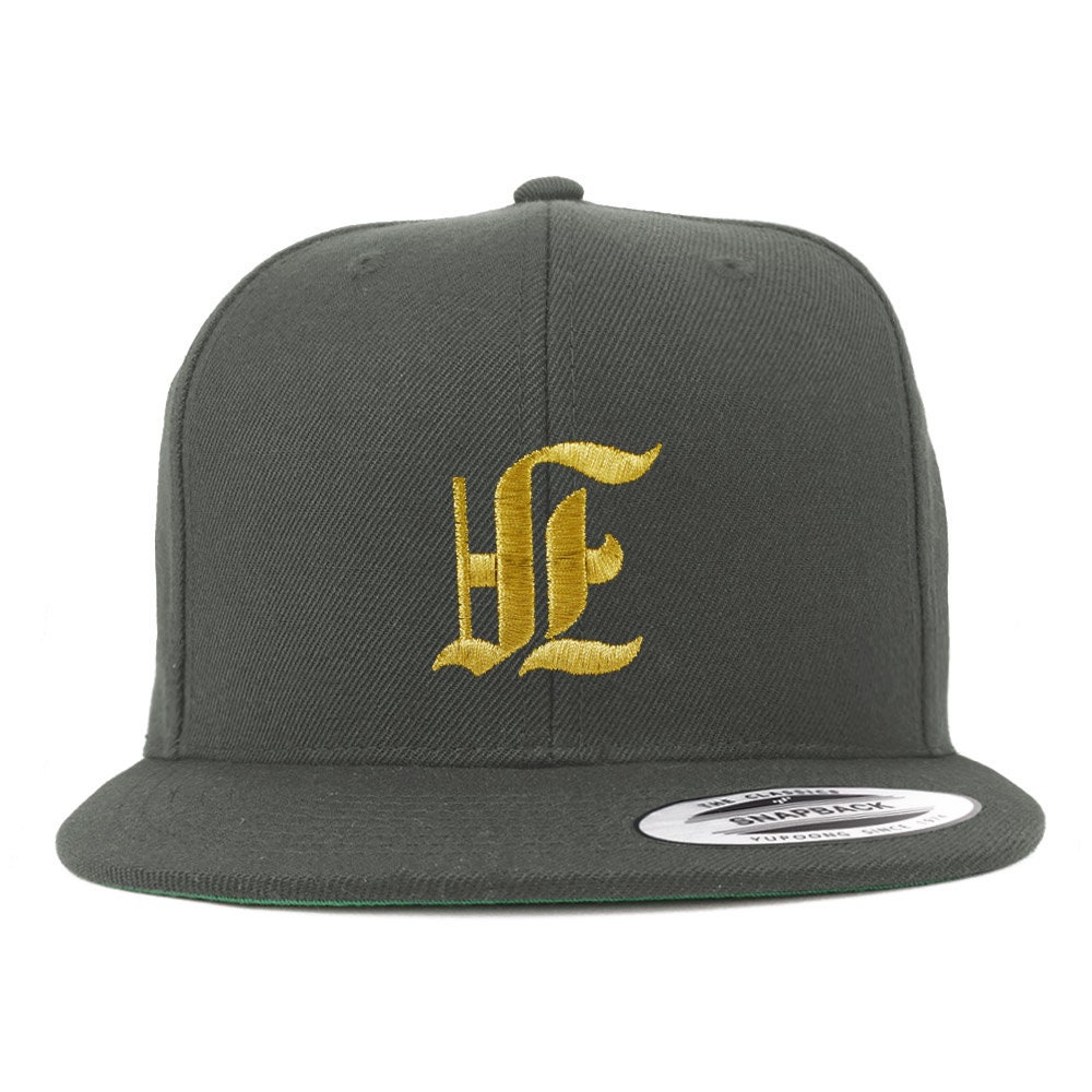 stitchfy Alt Englisch Gold F Bestickt Flatbill Snapback Cap | Sf-Txt006-G-Flx-6089M von Stitchfy