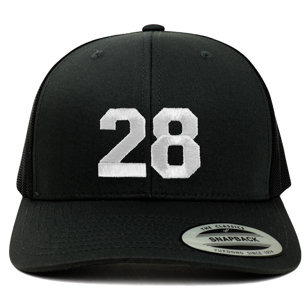 stitchfy Number 28 Weißer Faden Bestickte Retro Trucker Mesh Baseballkappe | Sf-Txt233-Flx-6606 von Stitchfy