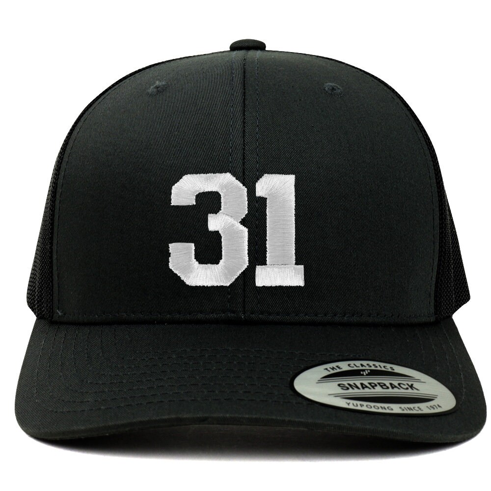 stitchfy Number 31 Weißer Faden Bestickte Retro Trucker Mesh Baseballkappe | Sf-Txt236-Flx-6606 von Stitchfy