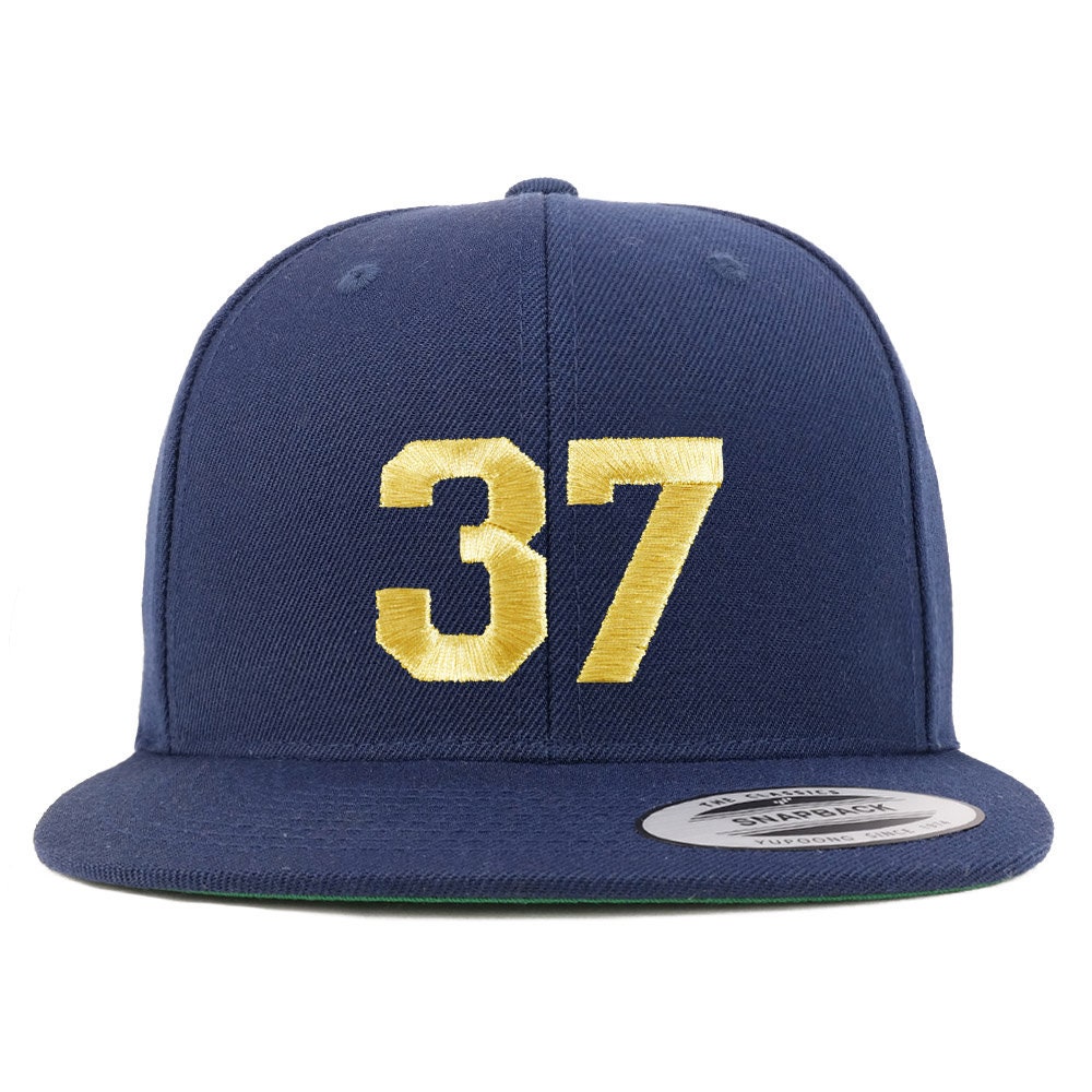 stitchfy Number 37 Goldfaden Bestickt Flat Bill Snapback Cap | Sf-Txt242-G-Flx-6089M von Stitchfy