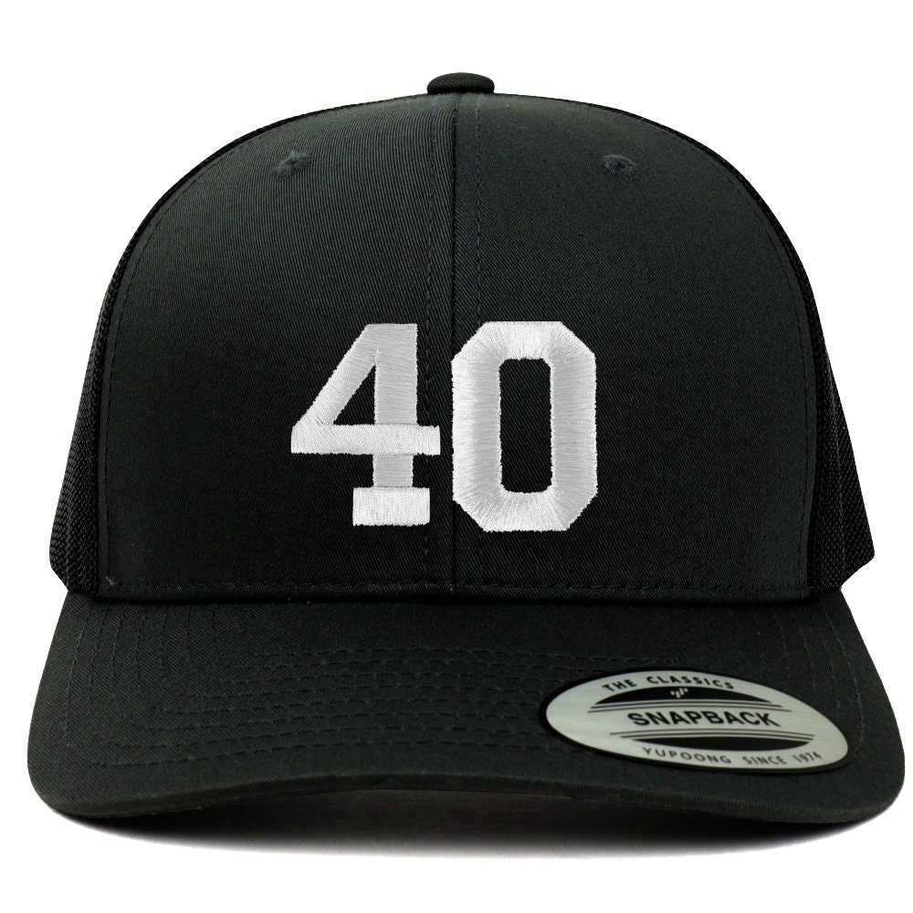 stitchfy Number 40 Weißer Faden Bestickte Retro Trucker Mesh Baseballkappe | Sf-Txt245-Flx-6606 von Stitchfy