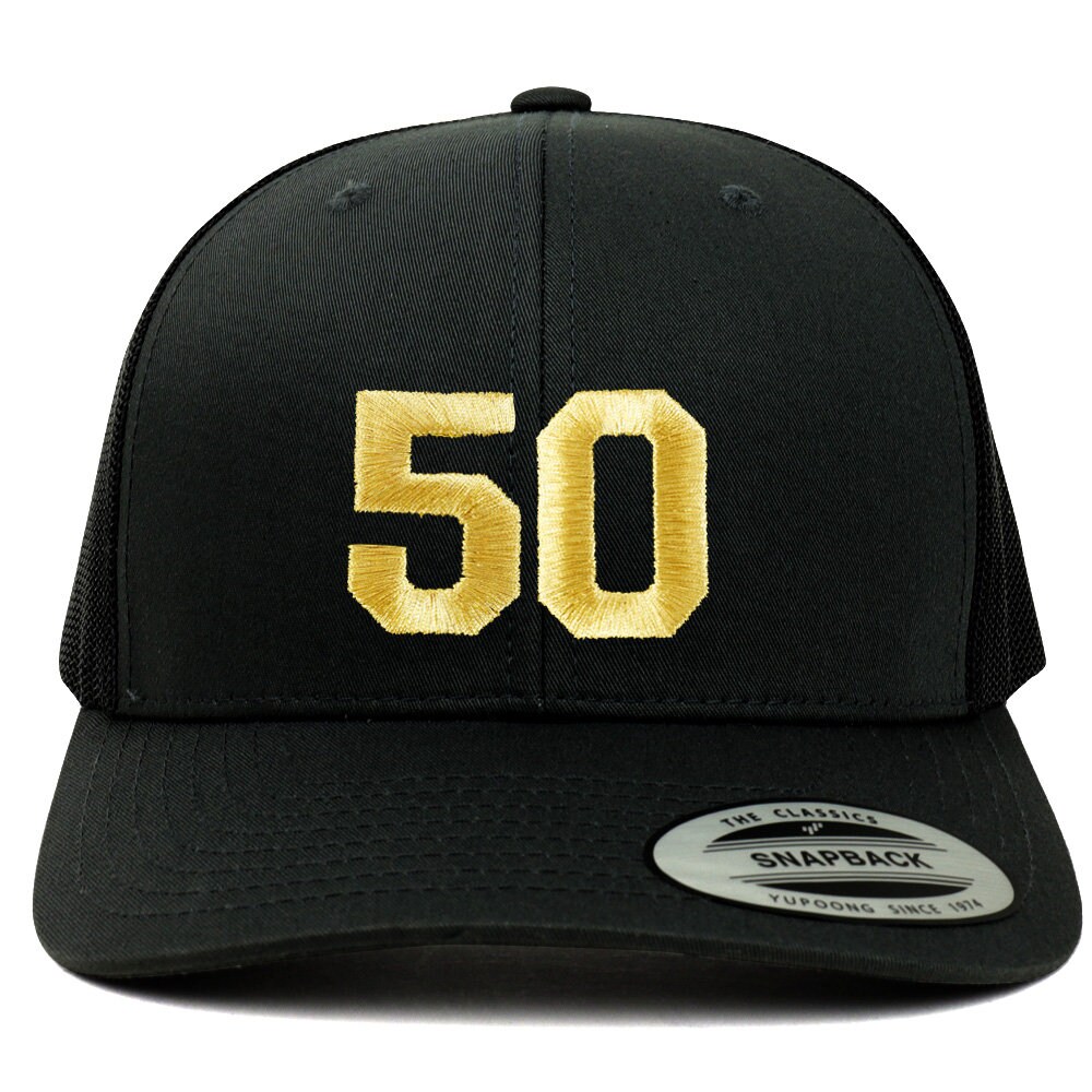 stitchfy Number 50 Goldfaden Bestickte Retro Trucker Mesh Baseballkappe | Sf-Txt255-G-Flx-6606 von Stitchfy