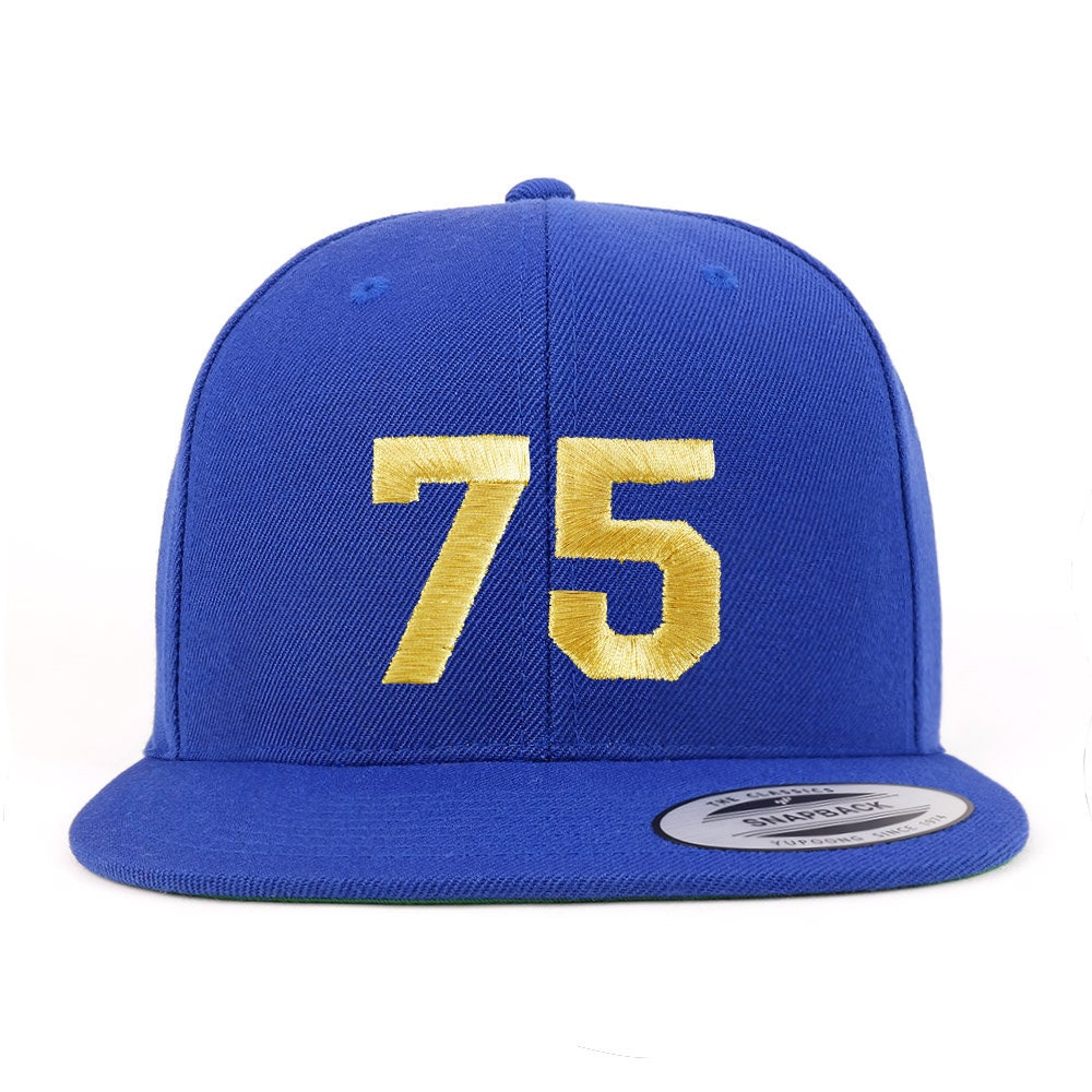 stitchfy Number 75 Goldfaden Bestickt Flat Bill Snapback Cap | Sf-Txt280-G-Flx-6089M von Stitchfy