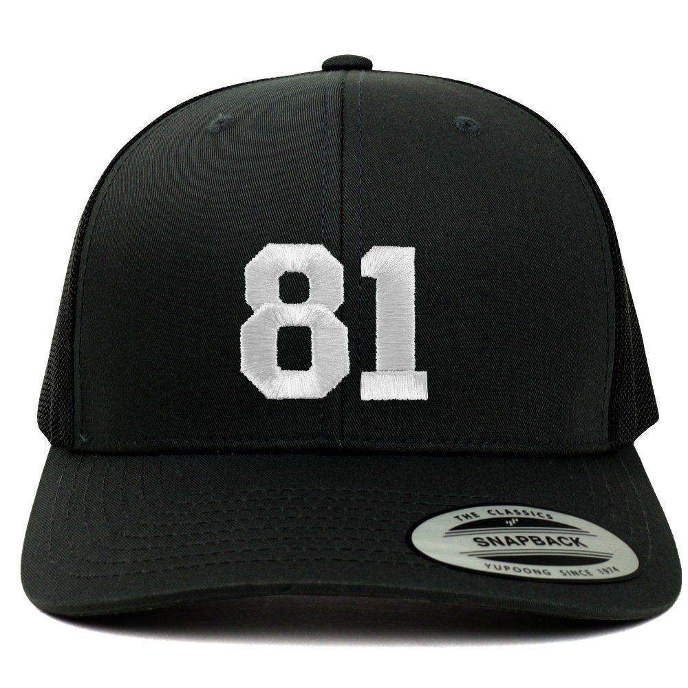 stitchfy Number 81 Weißer Faden Bestickte Retro Trucker Mesh Baseballkappe | Sf-Txt286-Flx-6606 von Stitchfy