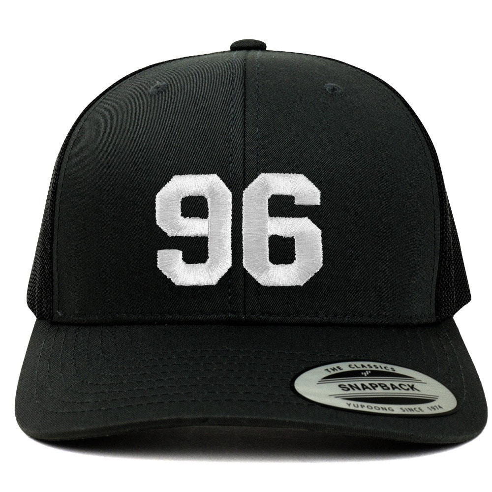 stitchfy Number 96 Weißer Faden Bestickte Retro Trucker Mesh Baseballkappe | Sf-Txt301-Flx-6606 von Stitchfy