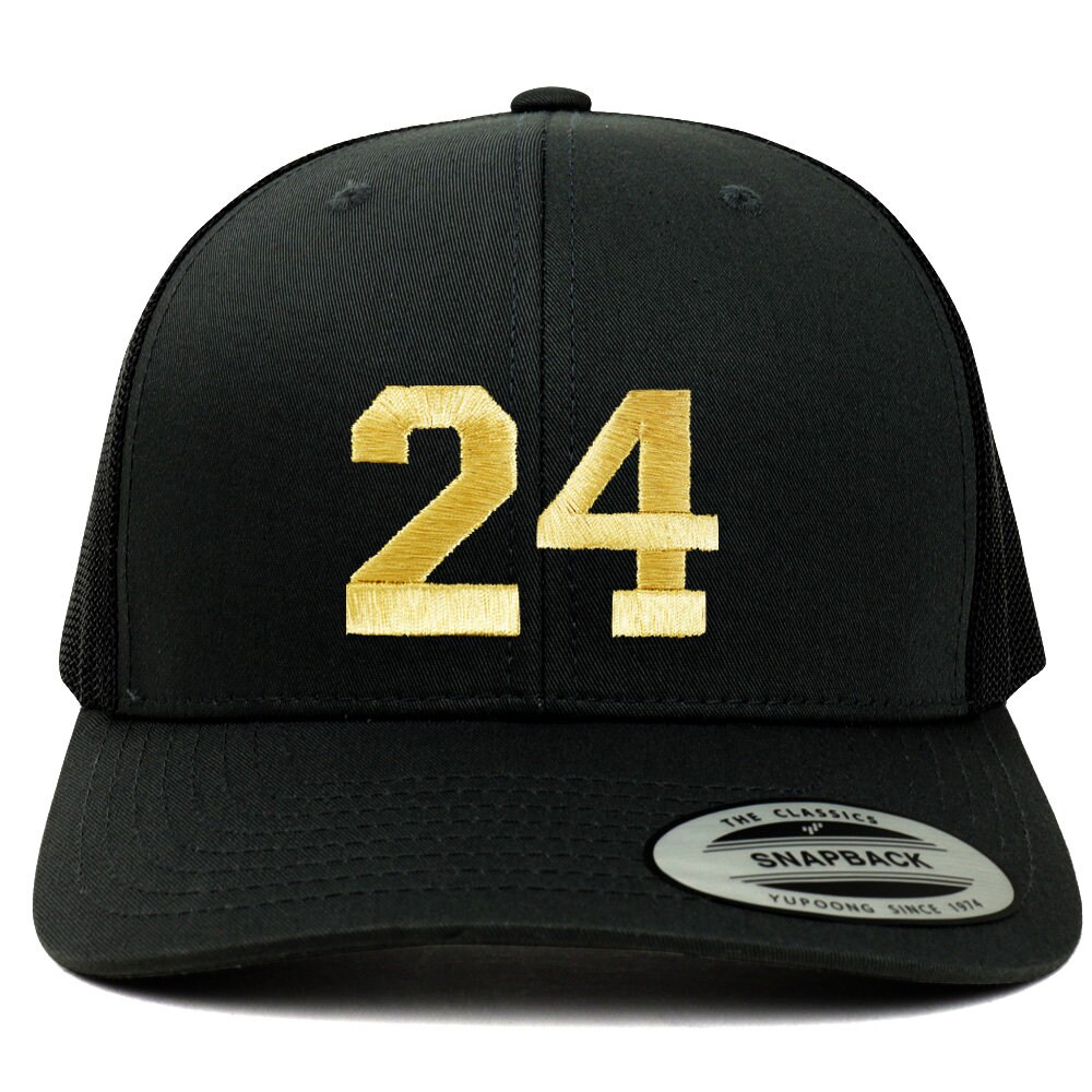 stitchfy Nummer 24 Goldfaden Bestickte Retro Trucker Mesh Baseballkappe | Sf-Tt229-G-Flx-6606 von Stitchfy